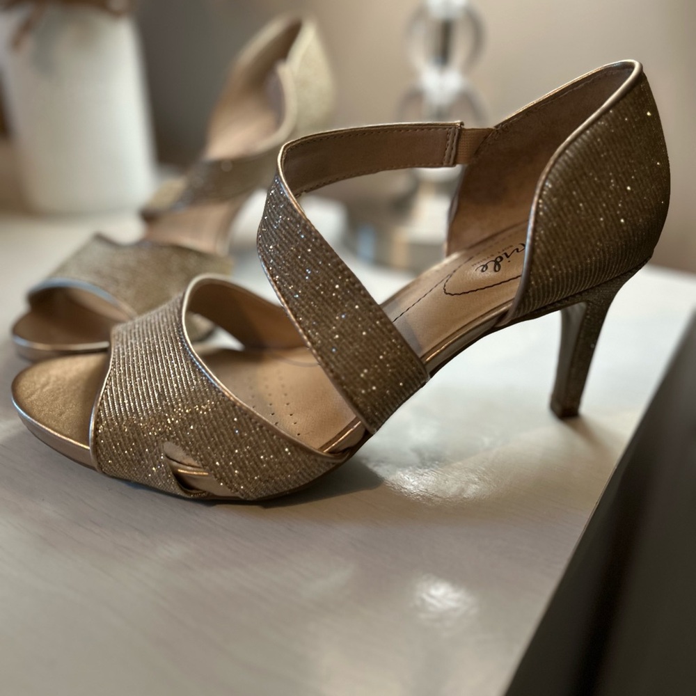 Life stride ,Gold, heeled sandal.
